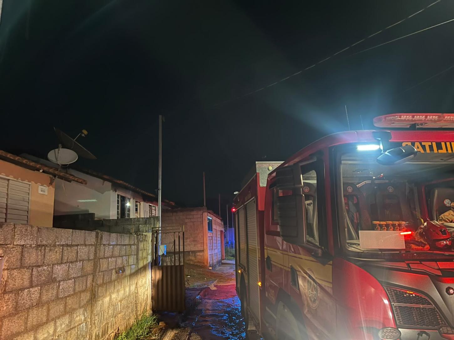Fogo consome imóvel no bairro Nova Cidade